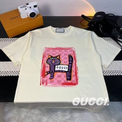 上新 Gucci 古驰 25Ss新款行走的猫咪印花短袖T恤情侣款 热度款Tee！潮男潮女必备单品！可随意穿搭！对色对位直喷工艺！图案呈现出来立体感效果非常棒！区