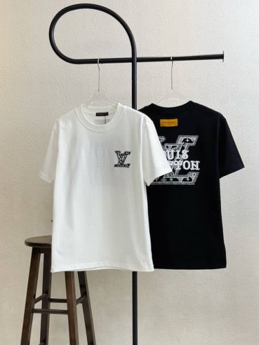 款号Xb106 lv路易威登新款缝线大标Logo字母立体刺绣圆领短袖 情侣同款 全套包装 三标齐全 区别市场通货 随意对比 纯棉280克高克重32支双纱 不起球