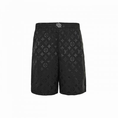 louis Vuitton 路易威登 25Ss 老花波纹提花套装短裤 采用桑蚕丝面料制成 纤维内部布满微气孔 形成天然的温控系统 使其具有良好的透气性 同时可快