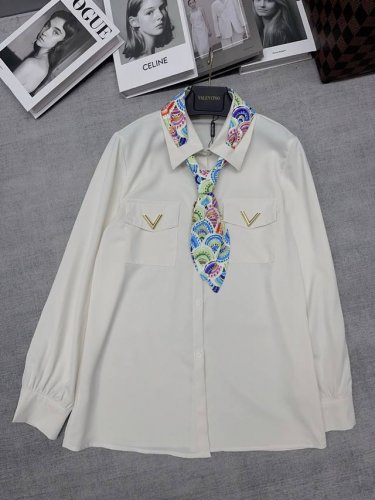 【Qx.8364】P210 V家 重磅真丝料数码印花丝巾点缀翻领衬衣，落落大方，高级面料，重工的一款。 码数Smlxl