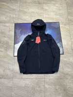 290 海丽汉森Hh 高定版冲锋衣Logo反光夹克外套 专柜同步登山系列 采用进口客供面料！科技防风 机能换季 面料中的疏水纤维能快速将汗液转移到外层并政法运动