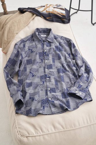 Zilli是一家来自法国的高端品牌，以其高品质的服装和精湛的工艺而闻名。Zilli的花衬衫通常采用优质的面料，其花衬衫的图案和设计都非常独特，展现出浓厚的法国风