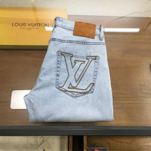 新品 L.V New# -春夏新款，男士牛仔裤原厂原布原洗水！进口原版水洗弹力面料，复杂的手工艺叠加，任何一个洗水环节多停留几秒都会变成完全不一样的颜色效果，所