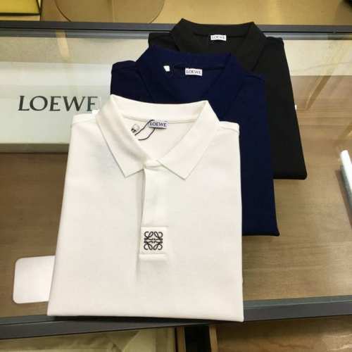 专柜新品 Loew... 2025春夏新品 时尚polo 翻领短袖 高级定制百搭款式 任何人都可以轻松驾驭 面料全订制工艺 胸前奢华经典品牌Logo设计，非常显