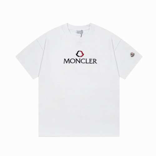 隔天到 Moncler 蒙口 字母Logo 刺绣% Logo标识精致升级 原版面料 官方同款 短袖T恤 定制 同缸染面料 手感非常舒服 春夏最新版本 颜色: 白