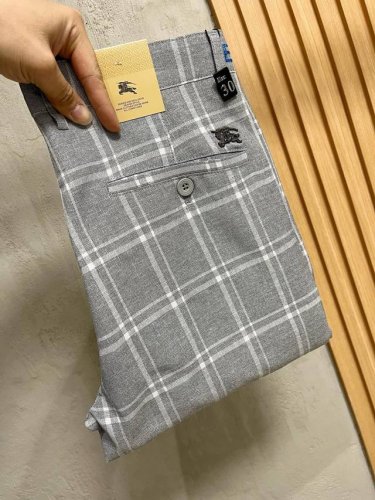 Burberry 巴宝莉 新款来袭2620春夏新款新品 专柜有售 实体店极品休闲裤专柜原版1:1好货，适合各个年龄段。市场最高版本的欧洲进口面料。舒适柔软亲肤，
