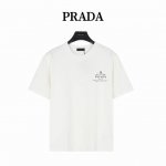 prada 普拉达胸前字母徽标短袖 夏季渠道限定新款 简约又不失风格的复古品牌标识，夏日炸街酷毙了 情侣气质款。采用定制面料。添加杜邦公司Sorona 索罗娜