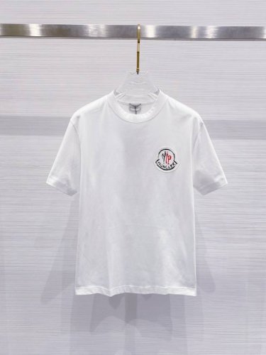 蒙口 2025早春新款男女同款短袖T恤，！定制专属纯棉面料，定制原版工艺螺纹，胸前重工字母Logo工艺设计！简约大方，从容百搭，档次极高，完美融入时尚还有风情感