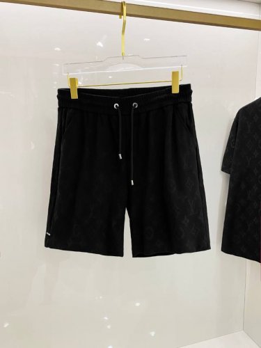 套 Lv 25 Ss春夏新款棉质套装 完美提花标识 顶级五金+顶级面料定制 一套不拆 标准版型 黑 白 两色 男女同款 码数：M L Xl Xxl Xxxl