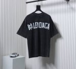 Balenciaga 巴黎世家黑色水洗做旧复古短袖T恤 采用32S 1*2精棉双纱平纹，260克；搭配32S 1*2精棉双纱1*1罗纹，320克。水洗黑环保定染