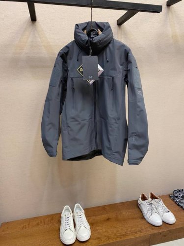 arctery、顶配全溢胶 Arc‘Teryx 始祖鸟 Leaf Alpha Gen2 Alpha Jacket军鸟冲锋衣上衣。帽子可以收纳 男女同款情侣款 帽