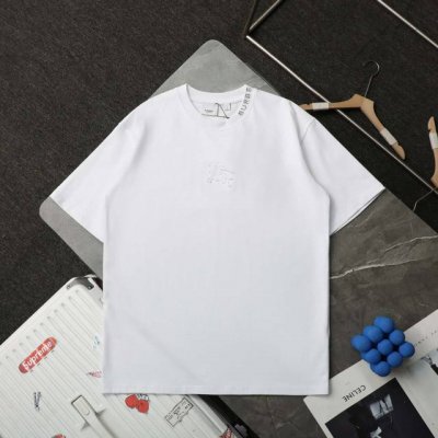 上新 顶级复刻 高端定制 - Burberry 巴宝莉 新款刺绣Logo休闲圆领短袖T恤 - 款号: 328 - 颜色 黑色 白色 - 购入原版开模打造 全套定