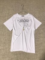 versace 范思哲 女士新品别针饰扭结字母印花短袖抓褶T恤上衣Smlxl