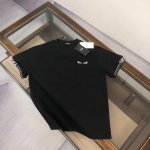 fendi 芬迪 2025春夏新款上市 纯棉短袖T恤！270克定制棉，面料柔软舒适，全新设计灵感，极具时尚代表性！精致小眼睛刺绣工艺！手感舒适透气！极为时尚耐看