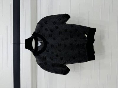 上新原单高端品质 Chane* 2025春夏最新系列！双C徽标针织短袖！定制羊毛针织材质 圆领针织短袖剪裁 通体包含双C字母在内的多重香家图案银线融入勾勒 让单