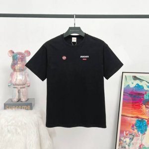 款号:Q20 # supreme X Ducati 联名款 Ss24 Week16 Logo Tee 背面徽标Logo印花短袖 常规T恤 男女同款 宽松版型 采