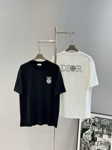 Dio*R迪-奥25S新款情侣圆领T恤！石头岛联名款.双面新款3D立体字母绣花.260G甄选100%纯棉质感.棉质饱满富有弹性.秉持着对细节追求 图案也是全新！