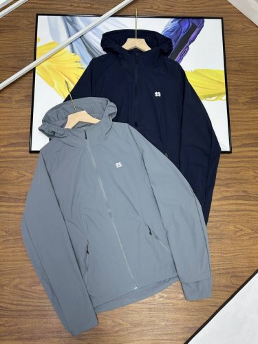 可隆连帽款男士皮肤衣Kolonsort可隆两色户外休闲新款弹力凉感夹克梭织连帽皮肤衣 面料全部采用高尔夫定制面料 轻质量感 挺阔有型 四面弹结构 同时具有接触凉