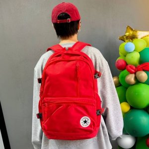 顶级版本 匡威Converse经典款双肩包单肩包学生书包男女神同款。 质量做工细节都非常到位 某订单等了好久才多出一批。 拿到手就知道特别好的一款包。 包包用料