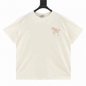 Hermes 爱马仕 飞马刺绣圆领短袖 触及到心底的温暖 今年H家的秋冬最新款，胸口经典飞马刺绣！客供棉质纤维纱线材质精心制作，当它贴身的第一瞬间，完全是零压力
