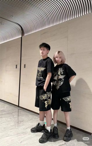 百搭神裤Boy London 大老鹰夏季永不过时单色烫金刺绣小标老鹰翅膀Logo图案印花休闲情侣毛圈五分短裤 采用360G重大毛圈面料，质感一流，作为当下超火的