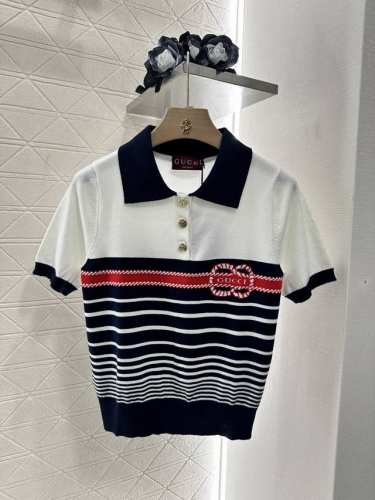 gucc*2025新品上架 翻领条纹针织短袖 定制Yb丝毛纱线织造 柔软舒适 洋气显瘦 翻领针织短袖剪裁 常规版型穿出慵懒休闲姿态 肩膀以上白色拼接宝蓝领袖边胸