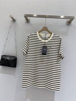 ysl2 新款 条纹圆领短袖T恤 经典时髦风！条纹 造型感无需质疑！独特的自信时尚感真的爱！好看必入单品 高品质定制Size：S M L M码肩宽：41，胸围：