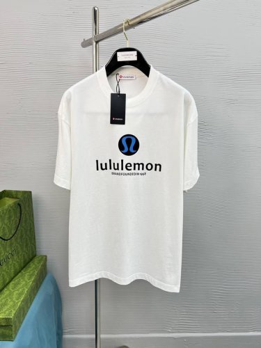 高品质 Lululenmon露露、25Ss经典配色T恤新品！！款式相当的青春活力，朝气澎湃！！新一季主打的小熊系列，采用一级印烫的高规格标准.色调过渡呈现的立体