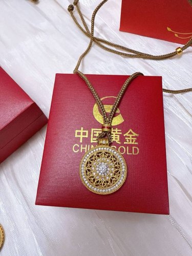 中国黄金八宝罗盘编绳款，古法沙金系列 为你的人生指引方向。古法精华，时尚新潮，一款寓意吉祥如意的神秘礼物。拥有它，让生活更加美好。直径：26Mm 材质：黄铜电镀