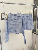 价格p： 品名：Ralph Laur*N 拉夫口袋蓝条纹翻领长袖短款衬衫短裤套装 尺码：S.M 颜色：蓝条纹 蓝白相间带来的夏日清新感和初夏天空一样干净，蓝白配