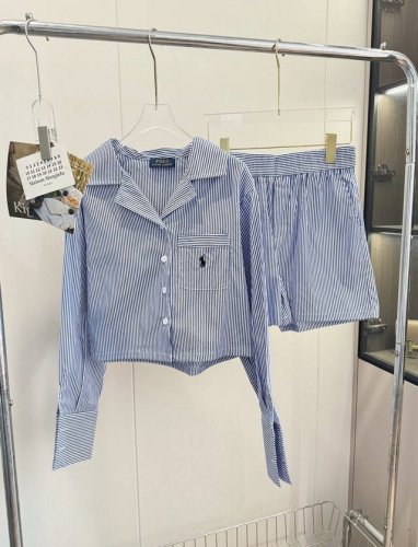 价格p： 品名：Ralph Laur*N 拉夫口袋蓝条纹翻领长袖短款衬衫短裤套装 尺码：S.M 颜色：蓝条纹 蓝白相间带来的夏日清新感和初夏天空一样干净，蓝白配