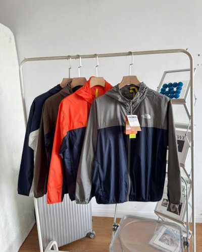 颜色：蓝白，绿藏青，橘藏青，灰藏青 尺码：165， ，175， ，185， 北面男Sun Chase户外多效衣凉感防晒衣防风骑行Thenorthface 87V