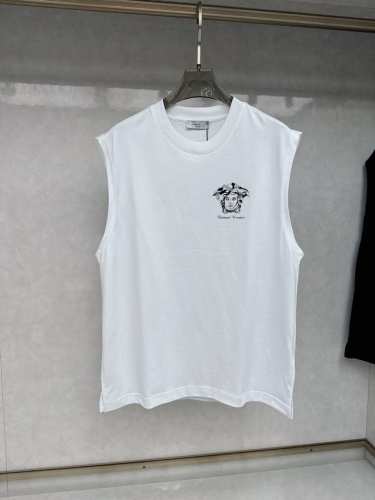 直 品牌 Versace 范思哲 2025夏季新品背心T袖 经典简约款式 任何人都可以轻松驾驶 进口定制丝光棉面料 手软舒适有型 吸汗透气 ，胸前经典品牌字母L
