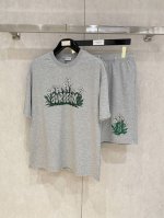 25Ss Burberry 巴宝莉 重磅圆领短袖T恤短裤套装 选用 克双纱平织棉面料打造 立体印花工艺 男女同款 男女同款 码数 S-Xl 颜色 黑色 白色 花
