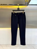 p260 Bur巴宝莉、2025春季新品 男士商务休闲时装款西裤，此款无疑是最精致最高级的存在，细节处展现其档次感,自带垂坠度和淡奢光泽，质感堪称无敌！！以工艺