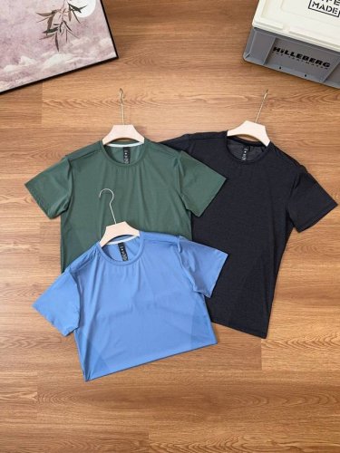 lululemon 露露户外新款弹力速干运动休闲T恤短袖 经典大Logo，不显繁琐，全套辅料点缀！送人自留都很有面子！ 此款面料质感轻盈弹力，并具有专业吸湿排汗