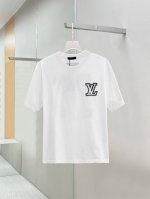 路易威登Lv 2025新款男士圆领短袖T恤 高版本 高品质 270G 甄选优质高端面料 做工精细 独特设计 代工厂p出品， 送人自己穿都非常显档次， 亲肤透气