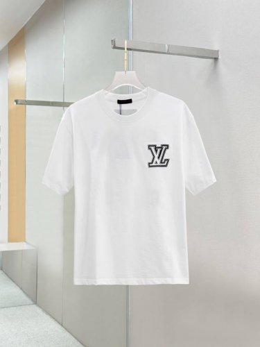路易威登Lv 2025新款男士圆领短袖T恤 高版本 高品质 270G 甄选优质高端面料 做工精细 独特设计 代工厂p出品， 送人自己穿都非常显档次， 亲肤透气