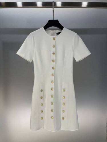 独家首发原单品质 Louis Vitto* 25 春夏新款圆领Logo金属排扣连衣裙！定制开模Logo扣饰 吸睛感满满 经典百搭直筒版型 各种身形都可以轻松驾驭