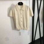 款号20252602 Celin*新款 高品质100%羊毛 镂空Logo翻领短袖针织开衫 上衣，米白色，Sml， M码；胸围92，袖长20，长53