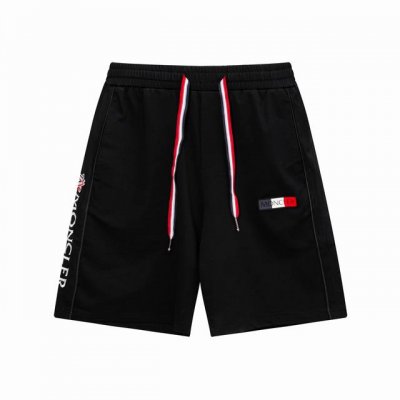 2025 Moncler蒙口 新款针织短裤，定制面料，工艺刺绣Logo。 版型紧致立体，直条纹拼接，定制裤绳五金质感强，顺滑，上身舒适透气，凹凸有型的立体感，时