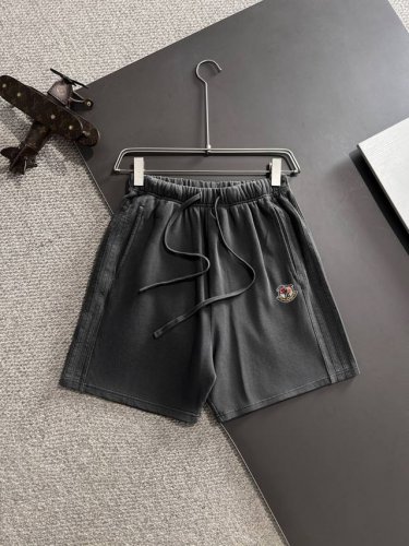 隔天出货 高品质 Moncler 蒙口 2025春夏新款松紧带休闲净色宽松短裤，裤脚下摆二本针锁边，针脚细密牢固，专柜定制面料 透气舒适度高，细节无可挑剔，品牌