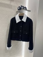 Chane*2025新品上架 翻领洋装半裙套装 定制Yb进口粗纺羊毛呢材质 质感高级 品相十足 枪驳翻领洋装外套版型 领口袖口白色与大身碰撞 正肩垫肩设计贴合人