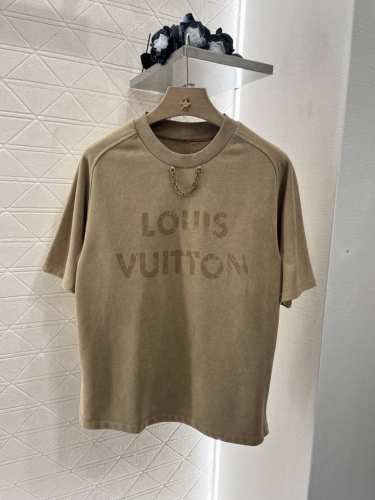 Louis Vuitto*2025新品上架 做旧水洗印花上衣短裤套装 定制Yb原生全棉材质 透气舒适 复古高级 短袖上衣采用克重面料 略带弹性显瘦修身 通体水洗