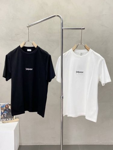 saint Laurent圣罗兰独家专供新款男士休闲短袖 高端定制 高端版本 时尚百搭爆款进口面料 手感超柔软细腻 穿着亲肤舒适 高端精品 代工厂P精细做工 上
