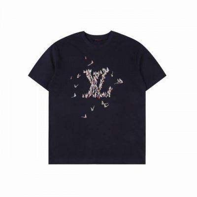 louis Vuitton路易威登 1V 25Ss 帆船刺绣短袖 圆领T恤衫选用平织棉面料制成。呈现修身版型，罗纹针织装饰，装饰刺绣工艺打造的品牌，融入格纹飞行