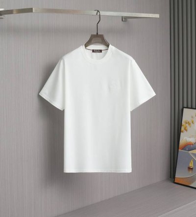 新品 -Lp男士高端商务休闲天丝棉T恤衫。贸易公司渠道臻品，系出名门，纯正血统品质，原产代工出品，25年官方新品！高级心水之物！！ 颇具意大利典型风格的时装，在
