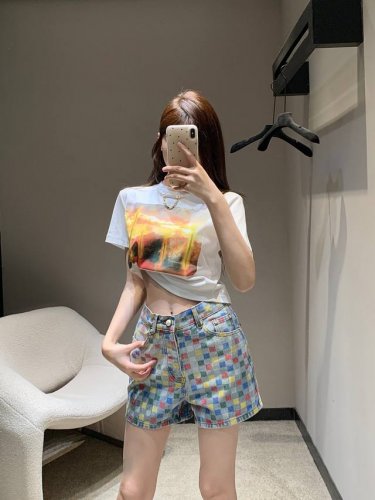 款号D25050373 Louis*驴家Lv新款 高端定制原版字母Logo纽扣、彩色棋盘格印花时尚个性牛仔短裤！ M码：腰围72，臀围94，裤长35