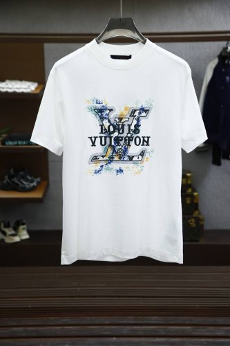 Lv-25Ss夏季新款短袖T恤！专柜同步，独特的Logo 个性艺术系列全网独家首发 百搭款细节处理完美210克纯棉面料十分精致 原版面料 网红明星同款高版本 高