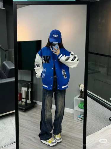 模特图！ 供280 Off Whiteow走秀款棒球服外套夹克 订购原版开模 历时一个月终于出货了，简直太爱了 上身真的超级帅。抖音某博主讲今年新出的会成为未来